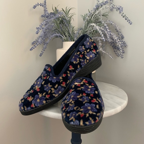 Vintage Sears Tradition velvet loafers - Picture 2 of 6